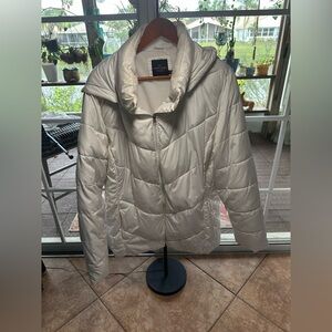 Women's Faded Glory White Puffer Jacket
